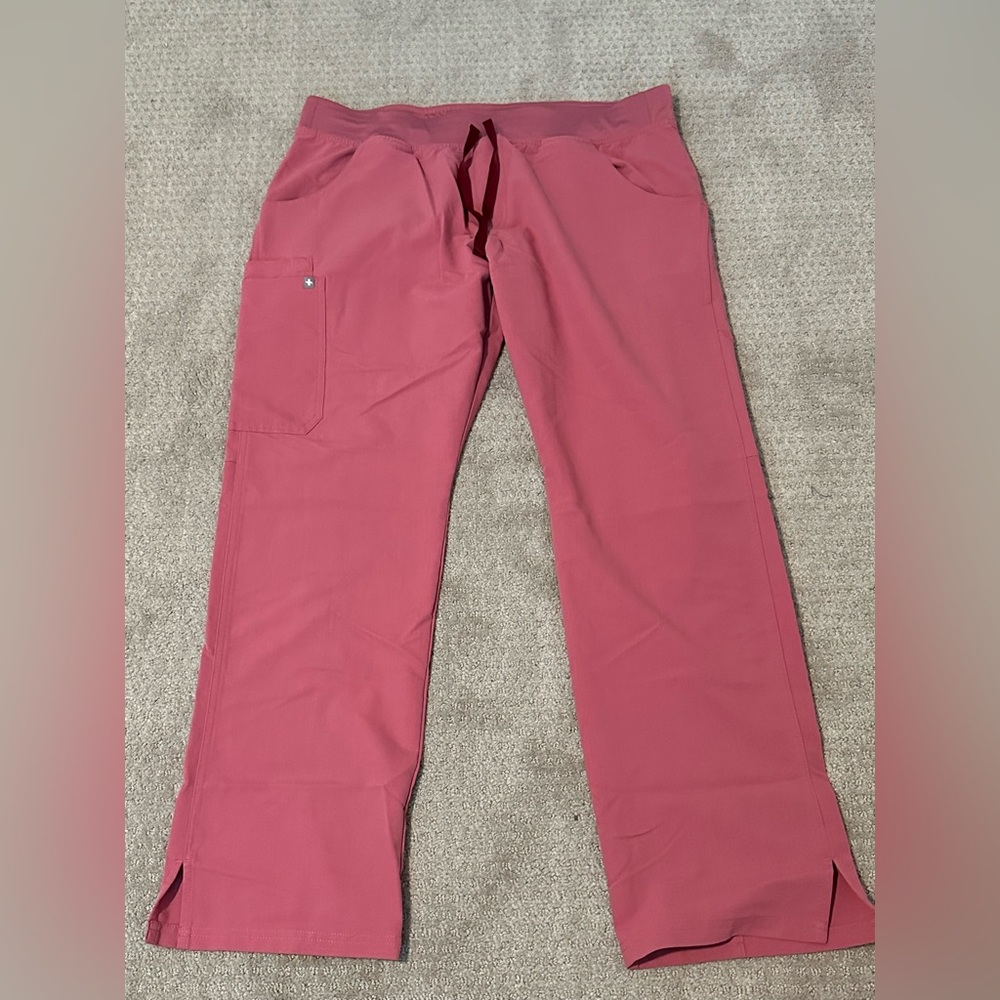 FIGS Kade Scrub bottom in Rose Quartz